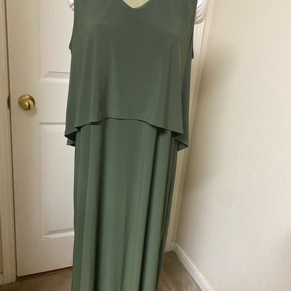 Chic Sleeveless Maxi Dress in Olive Green